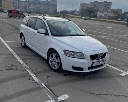 Белый Вольво В50, объемом двигателя 1.6 л и пробегом 243 тыс. км за 7650 $, фото 4 на Automoto.ua