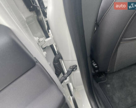 Білий Вольво V50, об'ємом двигуна 1.6 л та пробігом 179 тис. км за 7950 $, фото 13 на Automoto.ua