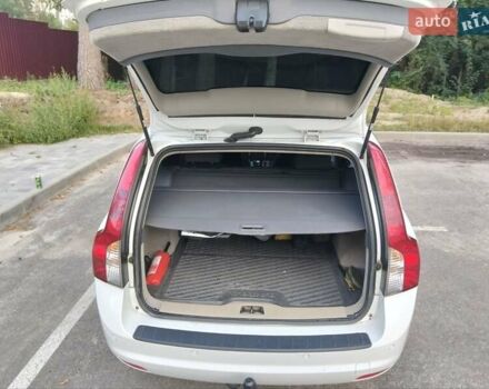 Белый Вольво В50, объемом двигателя 1.56 л и пробегом 230 тыс. км за 7900 $, фото 3 на Automoto.ua