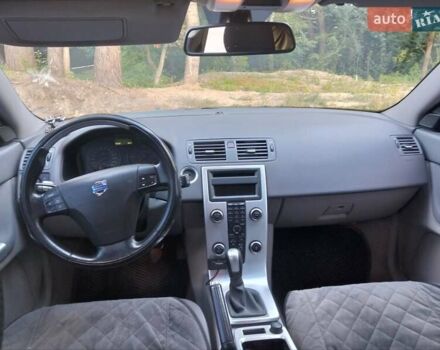 Белый Вольво В50, объемом двигателя 1.56 л и пробегом 230 тыс. км за 7900 $, фото 6 на Automoto.ua