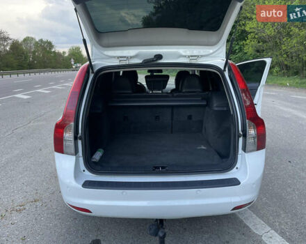 Білий Вольво V50, об'ємом двигуна 1.6 л та пробігом 227 тис. км за 7500 $, фото 28 на Automoto.ua