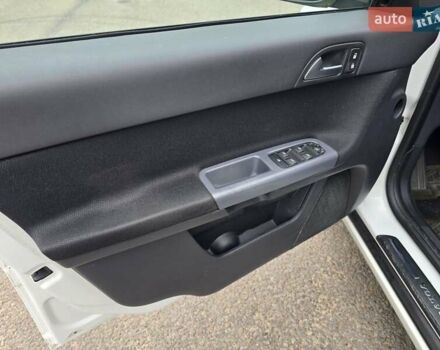 Белый Вольво В50, объемом двигателя 1.6 л и пробегом 224 тыс. км за 7999 $, фото 31 на Automoto.ua