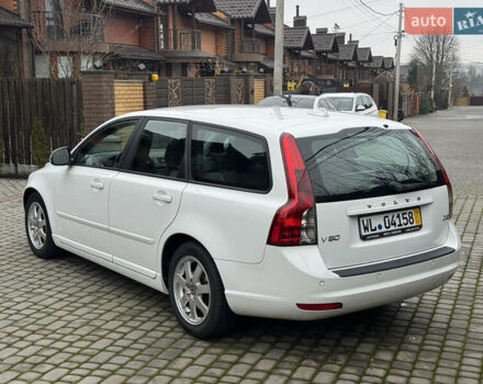 Білий Вольво V50, об'ємом двигуна 1.6 л та пробігом 240 тис. км за 8300 $, фото 7 на Automoto.ua