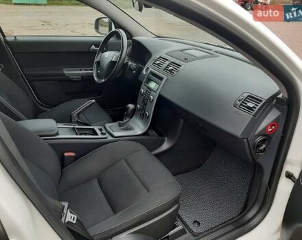 Белый Вольво В50, объемом двигателя 1.56 л и пробегом 178 тыс. км за 7979 $, фото 17 на Automoto.ua