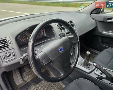 Белый Вольво В50, объемом двигателя 1.6 л и пробегом 224 тыс. км за 7999 $, фото 24 на Automoto.ua