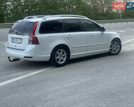 Білий Вольво V50, об'ємом двигуна 1.6 л та пробігом 227 тис. км за 7500 $, фото 9 на Automoto.ua