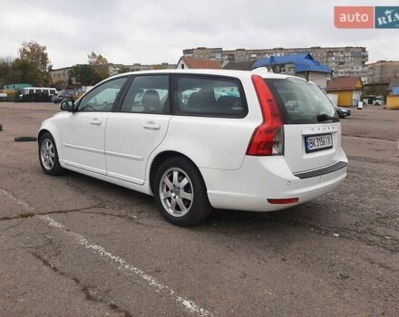 Белый Вольво В50, объемом двигателя 1.56 л и пробегом 178 тыс. км за 7979 $, фото 4 на Automoto.ua