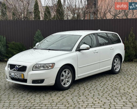 Білий Вольво V50, об'ємом двигуна 1.6 л та пробігом 240 тис. км за 8300 $, фото 1 на Automoto.ua