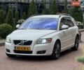 Белый Вольво В50, объемом двигателя 1.6 л и пробегом 219 тыс. км за 7990 $, фото 1 на Automoto.ua