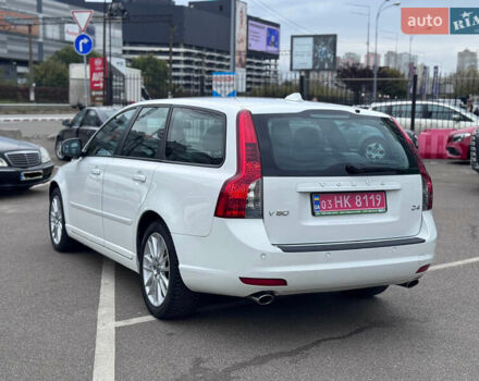 Белый Вольво В50, объемом двигателя 2 л и пробегом 235 тыс. км за 11300 $, фото 5 на Automoto.ua