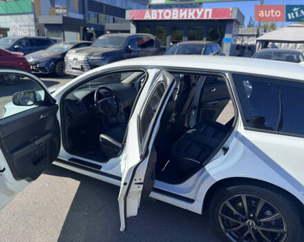 Білий Вольво V50, об'ємом двигуна 2 л та пробігом 223 тис. км за 11000 $, фото 16 на Automoto.ua