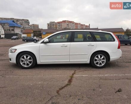 Белый Вольво В50, объемом двигателя 1.56 л и пробегом 178 тыс. км за 7979 $, фото 3 на Automoto.ua