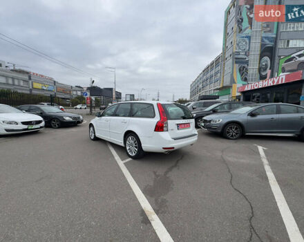 Белый Вольво В50, объемом двигателя 2 л и пробегом 235 тыс. км за 11300 $, фото 51 на Automoto.ua