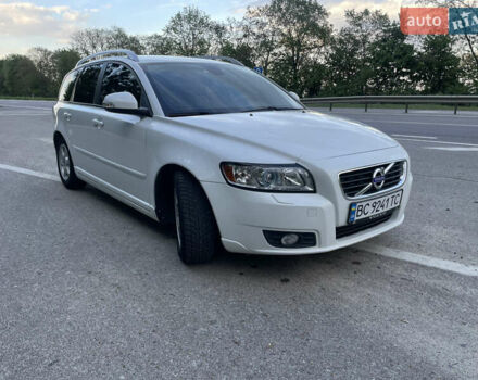 Білий Вольво V50, об'ємом двигуна 1.6 л та пробігом 227 тис. км за 7500 $, фото 2 на Automoto.ua