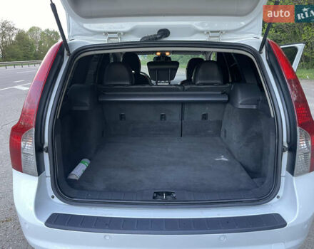 Білий Вольво V50, об'ємом двигуна 1.6 л та пробігом 227 тис. км за 7500 $, фото 27 на Automoto.ua