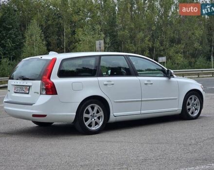 Белый Вольво В50, объемом двигателя 1.6 л и пробегом 224 тыс. км за 7999 $, фото 8 на Automoto.ua