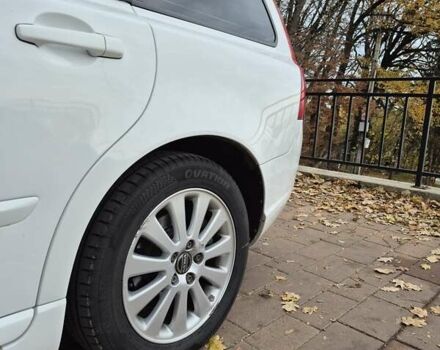 Белый Вольво В50, объемом двигателя 2 л и пробегом 263 тыс. км за 9500 $, фото 9 на Automoto.ua