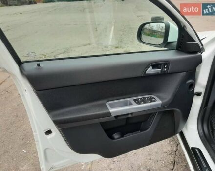 Белый Вольво В50, объемом двигателя 1.56 л и пробегом 178 тыс. км за 7979 $, фото 11 на Automoto.ua