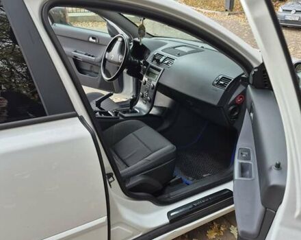 Белый Вольво В50, объемом двигателя 2 л и пробегом 263 тыс. км за 9500 $, фото 7 на Automoto.ua