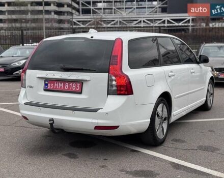 Білий Вольво V50, об'ємом двигуна 1.6 л та пробігом 240 тис. км за 9800 $, фото 6 на Automoto.ua