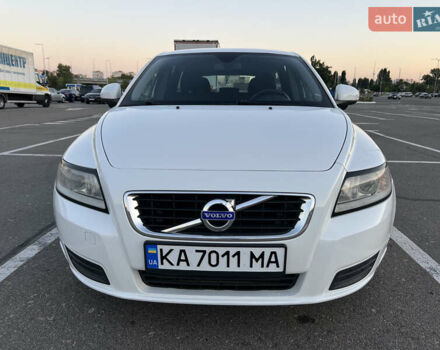 Білий Вольво V50, об'ємом двигуна 2 л та пробігом 267 тис. км за 8800 $, фото 3 на Automoto.ua