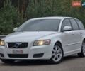 Белый Вольво В50, объемом двигателя 1.6 л и пробегом 224 тыс. км за 7999 $, фото 1 на Automoto.ua