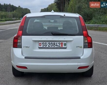 Белый Вольво В50, объемом двигателя 1.6 л и пробегом 224 тыс. км за 7999 $, фото 2 на Automoto.ua