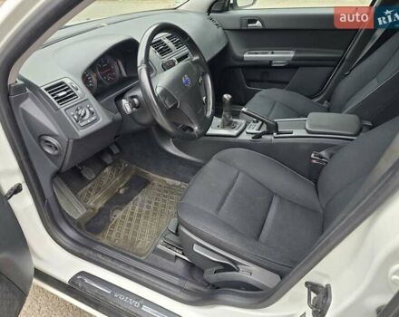 Белый Вольво В50, объемом двигателя 1.6 л и пробегом 224 тыс. км за 7999 $, фото 19 на Automoto.ua