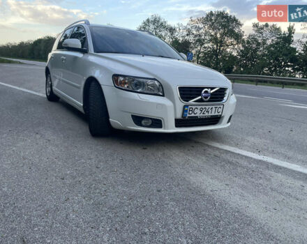 Білий Вольво V50, об'ємом двигуна 1.6 л та пробігом 227 тис. км за 7500 $, фото 4 на Automoto.ua