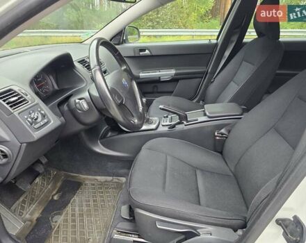 Белый Вольво В50, объемом двигателя 1.6 л и пробегом 224 тыс. км за 7999 $, фото 21 на Automoto.ua