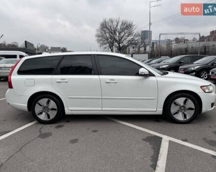 Білий Вольво V50, об'ємом двигуна 1.6 л та пробігом 240 тис. км за 9800 $, фото 7 на Automoto.ua
