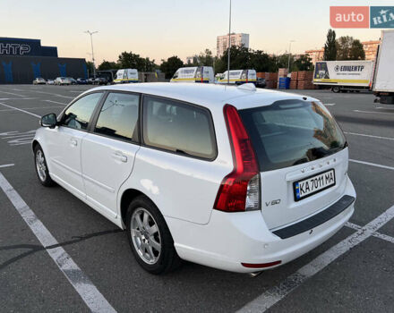 Білий Вольво V50, об'ємом двигуна 2 л та пробігом 267 тис. км за 8800 $, фото 5 на Automoto.ua