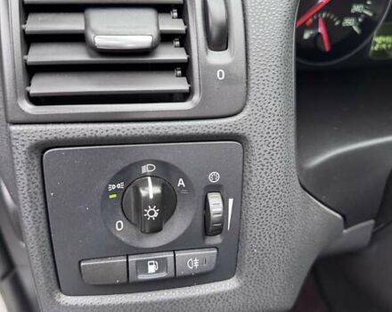 Білий Вольво V50, об'ємом двигуна 1.6 л та пробігом 240 тис. км за 9800 $, фото 31 на Automoto.ua