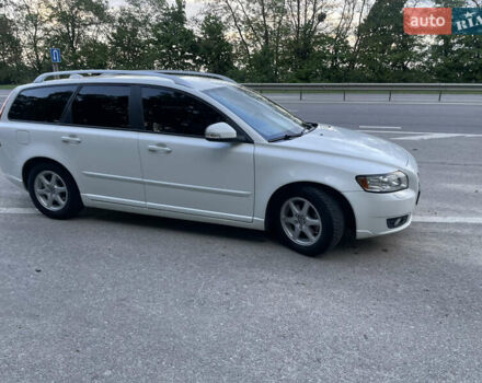 Білий Вольво V50, об'ємом двигуна 1.6 л та пробігом 227 тис. км за 7500 $, фото 11 на Automoto.ua