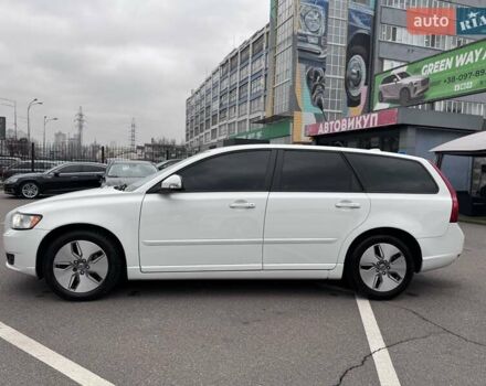 Білий Вольво V50, об'ємом двигуна 1.6 л та пробігом 240 тис. км за 9800 $, фото 4 на Automoto.ua
