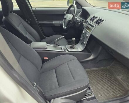 Белый Вольво В50, объемом двигателя 1.6 л и пробегом 224 тыс. км за 7999 $, фото 33 на Automoto.ua