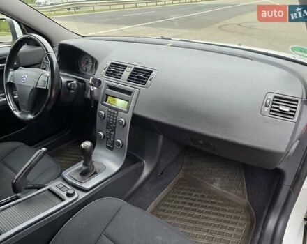 Белый Вольво В50, объемом двигателя 1.6 л и пробегом 224 тыс. км за 7999 $, фото 36 на Automoto.ua