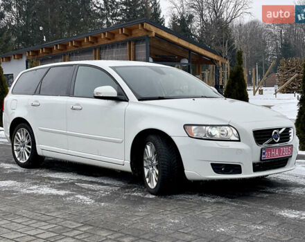 Белый Вольво В50, объемом двигателя 2 л и пробегом 214 тыс. км за 9990 $, фото 11 на Automoto.ua