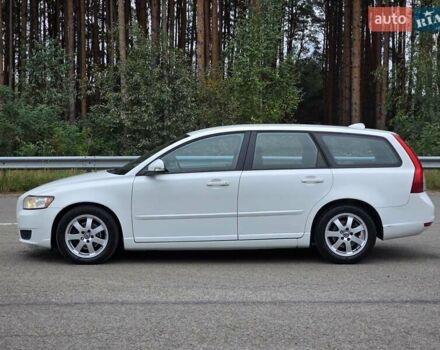 Белый Вольво В50, объемом двигателя 1.6 л и пробегом 224 тыс. км за 7999 $, фото 9 на Automoto.ua