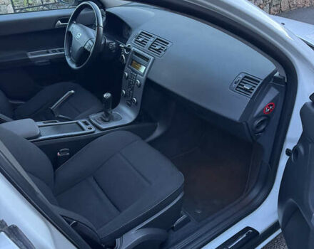 Білий Вольво V50, об'ємом двигуна 1.6 л та пробігом 240 тис. км за 8300 $, фото 12 на Automoto.ua