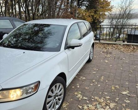 Белый Вольво В50, объемом двигателя 2 л и пробегом 263 тыс. км за 9500 $, фото 1 на Automoto.ua