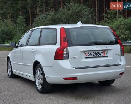 Белый Вольво В50, объемом двигателя 1.6 л и пробегом 224 тыс. км за 7999 $, фото 4 на Automoto.ua