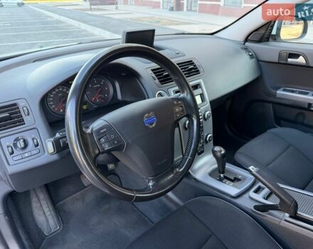Білий Вольво V50, об'ємом двигуна 2 л та пробігом 285 тис. км за 8999 $, фото 57 на Automoto.ua