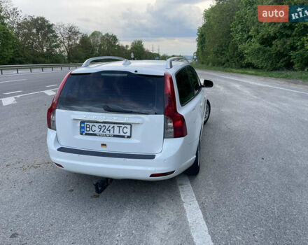 Белый Вольво В50, объемом двигателя 1.6 л и пробегом 267 тыс. км за 7499 $, фото 12 на Automoto.ua