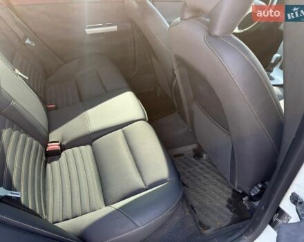 Білий Вольво V50, об'ємом двигуна 1.56 л та пробігом 218 тис. км за 8200 $, фото 9 на Automoto.ua