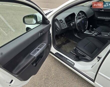 Белый Вольво В50, объемом двигателя 1.6 л и пробегом 224 тыс. км за 7999 $, фото 16 на Automoto.ua