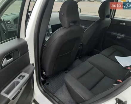 Белый Вольво В50, объемом двигателя 1.56 л и пробегом 178 тыс. км за 7979 $, фото 14 на Automoto.ua