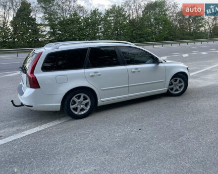 Білий Вольво V50, об'ємом двигуна 1.6 л та пробігом 227 тис. км за 7500 $, фото 8 на Automoto.ua