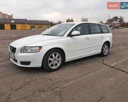 Белый Вольво В50, объемом двигателя 1.56 л и пробегом 178 тыс. км за 7979 $, фото 2 на Automoto.ua