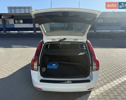 Білий Вольво V50, об'ємом двигуна 1.6 л та пробігом 178 тис. км за 7999 $, фото 28 на Automoto.ua